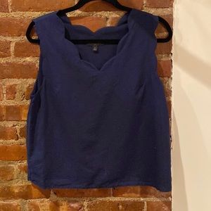 Banana Republic linen top- scalloped neck